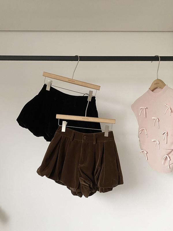 2025 Autumn and Winter New Korean Retro Age-Reducing Fashionable Versatile Velvet Casual Bud Pants Covering the Span Slim Shorts for Women