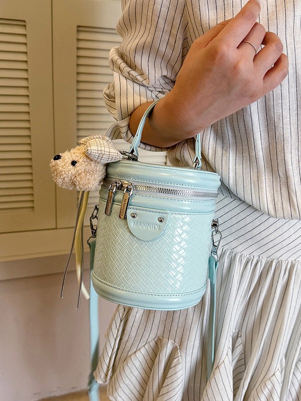 Bolsos de cubo de mano de alta sensación de tejido, bolsas de mano de mujer transfronterizas nuevas moda portátiles de lujo ligero bolsas de hombro