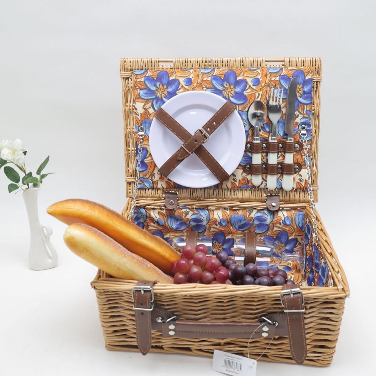 Cesta de regalo portátil de ratán de stock de fábrica con tapa Tour de primavera con vajilla Cesta de frutas Cesta de picnic de mimbre hecha a mano