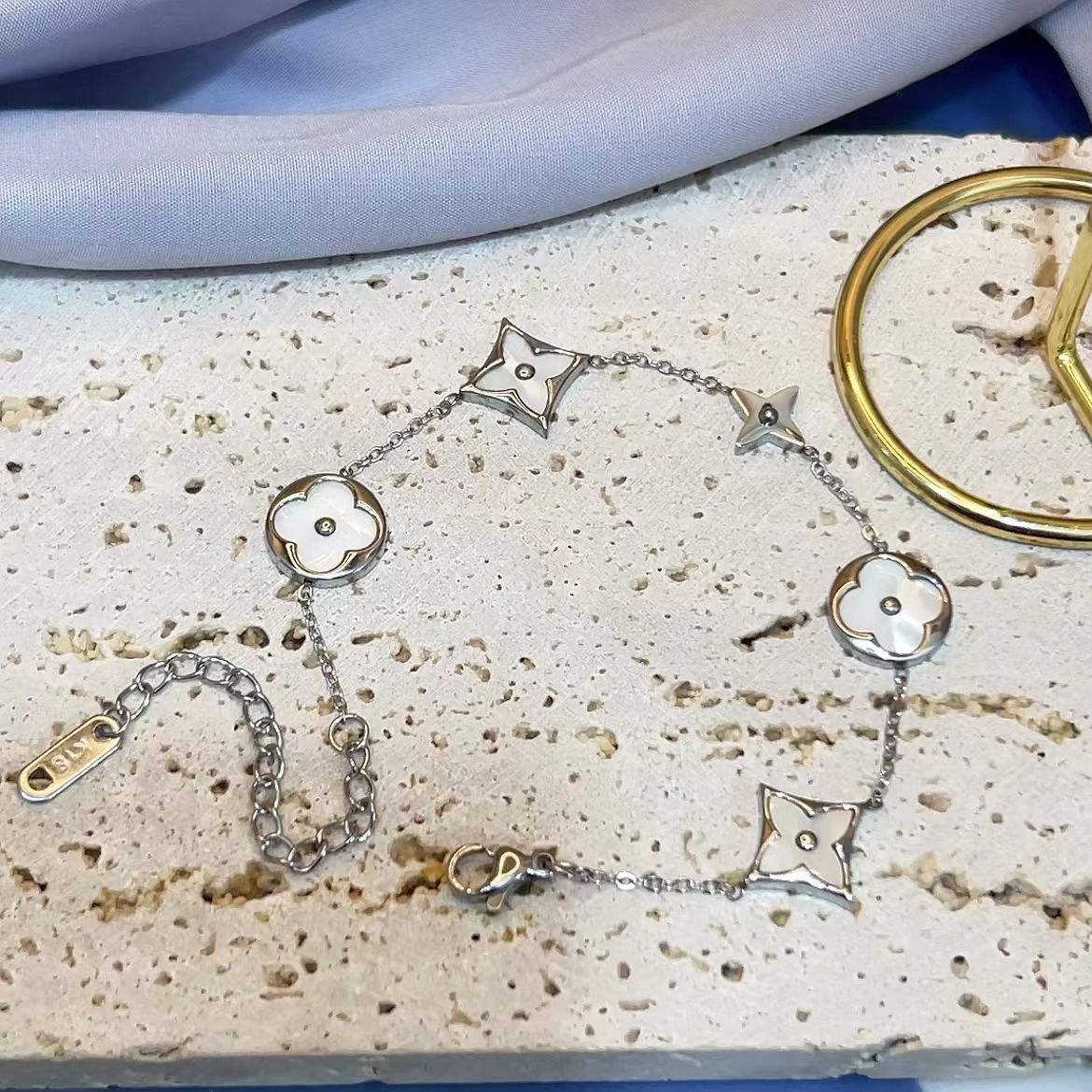 Ventas transfronterizas calientes nuevas pulseras de acero de titanio personalidad femenina de alto nivel diseño ligero de lujo moda temperamento versátil joyería de acero de titanio image 22