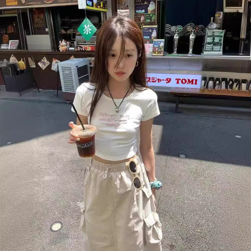 Summer girl sweet and cool short-sleeved cotton embroidered short T-shirt women's top design T-shirt niche slim fit and slim