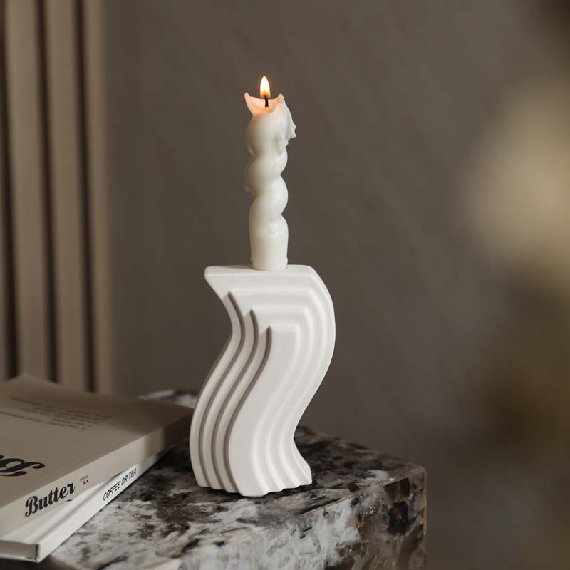 Wabi-Jifeng Candelero de cerámica antigua Decoración de mesa de sala de estar Adornos de estilo ins en blanco y negro Candelero Decoración suave