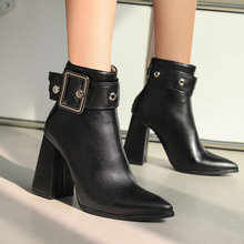 靴子女冬季新款女皮靴女鞋PU方跟尖头侧拉链大方扣短筒女靴子大码