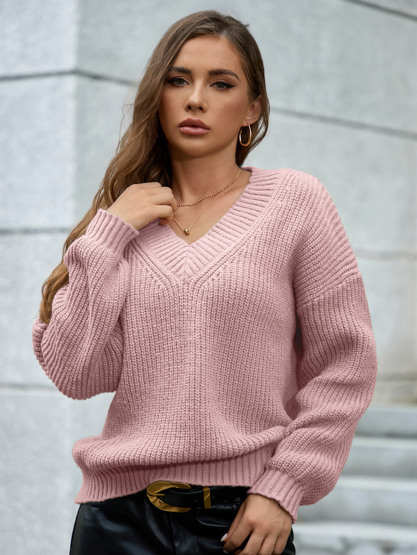 Effortless V-Neck Sweater – Breathable Polyester Pullover With Ribbed Cuffs (S/M/L/XL, Workwear Essential, Relaxed Fit, Neutral & Pastel Tones)_voghion.com