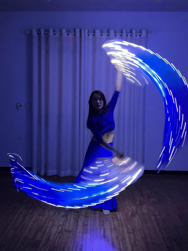 Ventilador LED con degradado de seda blanco y azul, recargable, accesorio para baile, actuaciones en bares, venta directa de fabricante. image 3