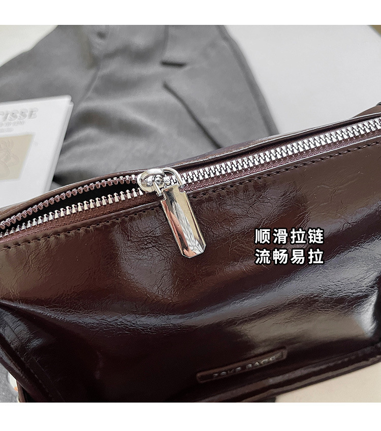 Fashionable single-shoulder bag, casual women's bag 2025 Summer new Korean style, ins style, versatile, hand-held crossbody small square bag Application Scenario