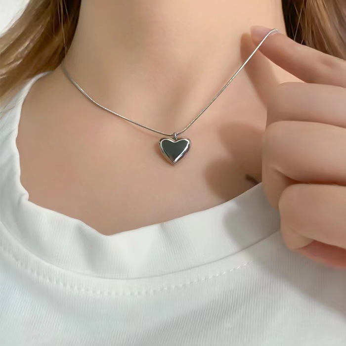 Versatile, Luxury, Small Unique, Colorless Titanium Steel Necklace for Women in Summer Instagram Style, Love Collar_voghion.com