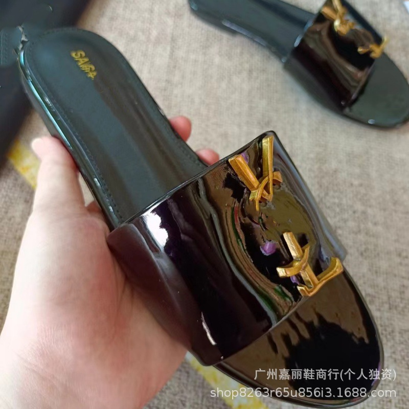 Shengjia 2025 nuevas sandalias planas de primavera y verano de gran tamaño zapatillas de un solo zapato con hebilla de letra cómoda y versátil al por mayor