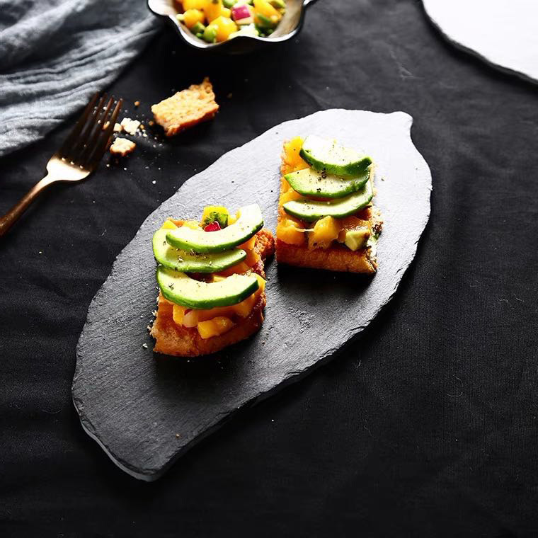 Fábrica al por mayor en forma de hoja Placa de pizarra negro pizarra natural postre sushi placa occidental Placa de barbacoa