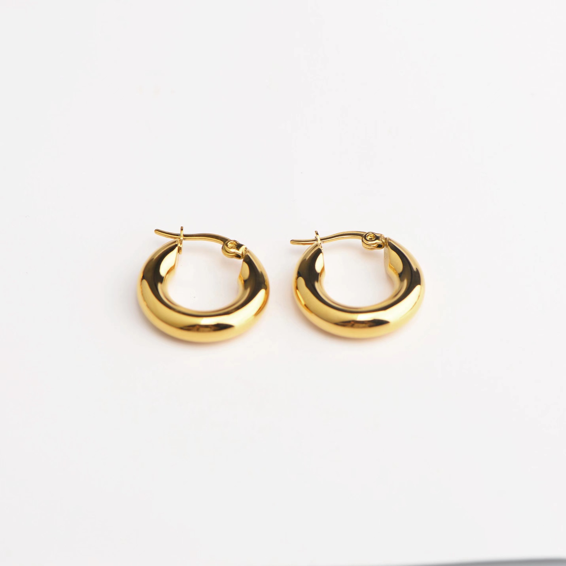 304 Stainless Steel Material Circle Pattern Women'S Gender PVD Coated Real Gold Plated 18K Gold Circle Stainless Steel Retro Waterproof Non Tarnish Hoop Earrings