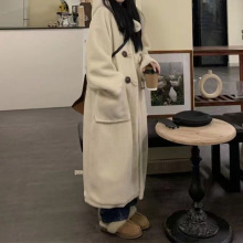 秋冬季长款风衣羊角扣羊羔毛外套加厚新品毛绒外套保暖连帽大衣