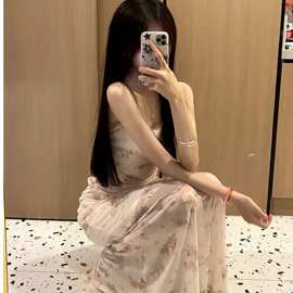 新款甜美碎花褶皱吊带连衣裙女法式仙气修身夏季内搭外穿包臀长裙