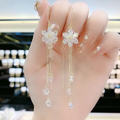白いジルコンの花の耳のイヤリングの超仙の気質の長いタイプの5弁の花の流蘇の耳のペンダントの高級感は耳飾りをなくします。