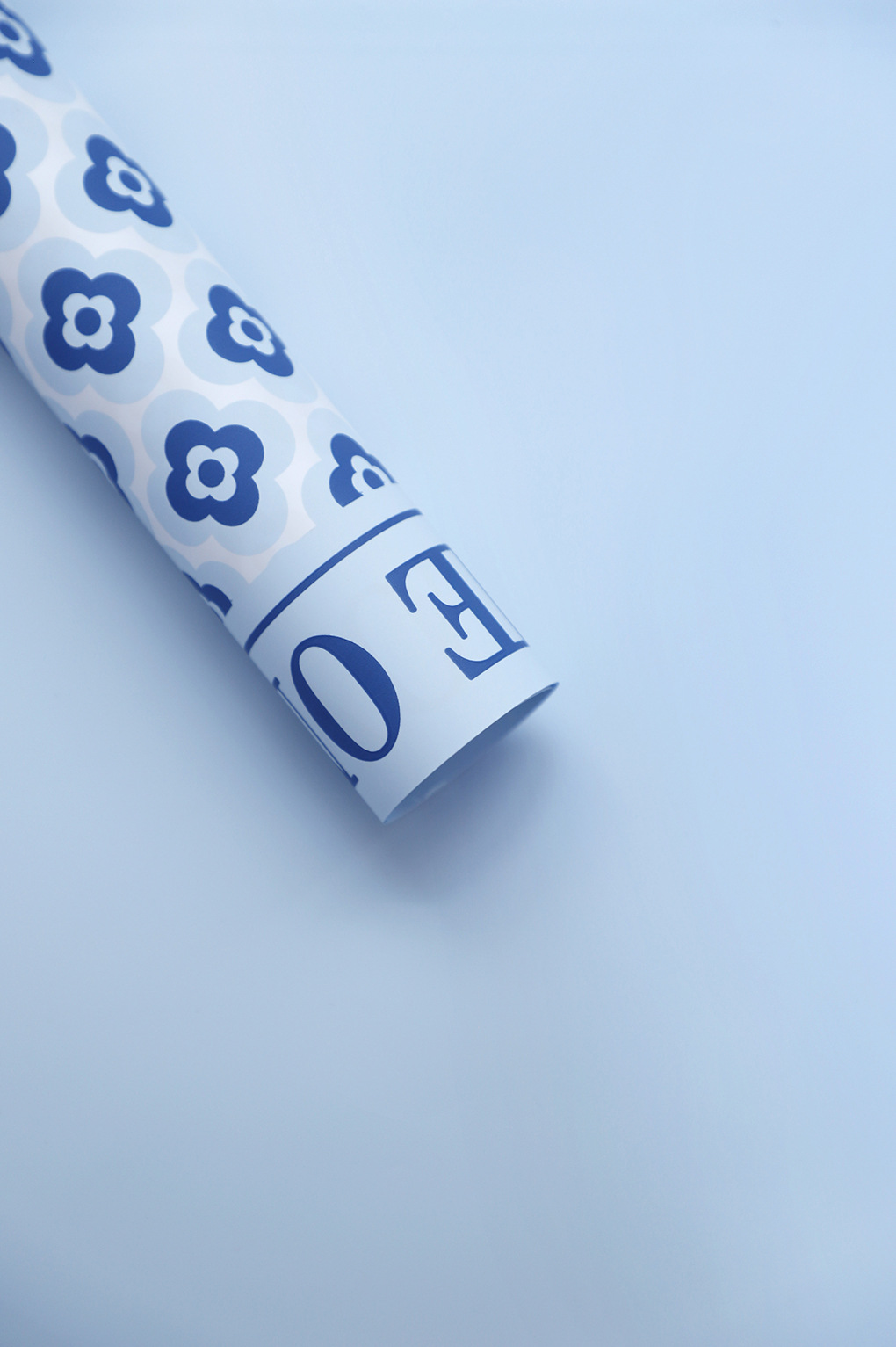 LiZhiRan papel de pluma cuatro hojas ramo de flores impermeable engrosado florista de papel de embalaje hecho a mano de dos colores elegantes