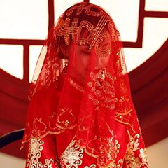 中国式の結婚式の頭の秀イネ服の赤い頭の花嫁の頭の糸の赤い秀禾の赤い頭の頭