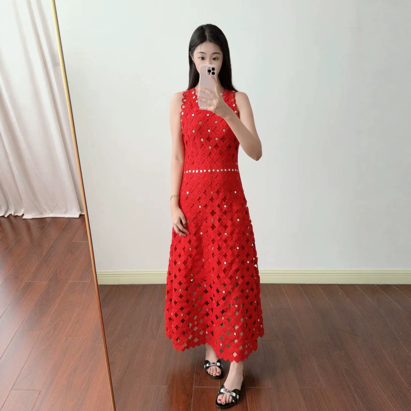 2026m Summer Vacation Bright Floral Crochet Rhinestone Sleeveless Waist-Cinching Knitted Long Dress 260172 2026m Summer Vacation Bright Floral Crochet Rhinestone Sleeveless Waist-Cinching Knitted Long Dress 260172