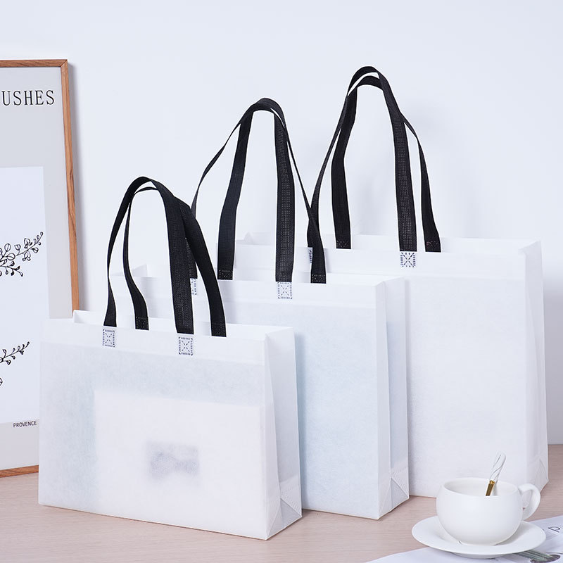 Bolsas de tela no tejida personalizadas tienda de ropa bolsas de mano de alta calidad logotipo impresión de película espesa ropa bolsas de compras personalizadas