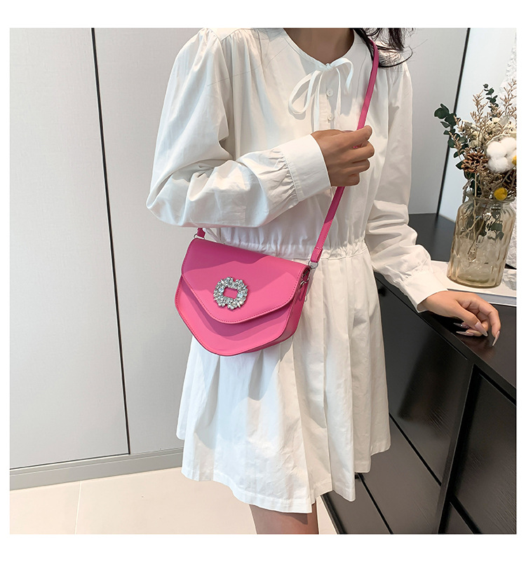 Borsa a tracolla singola con tracolla a triangolo alla moda alla moda 2024, nuova borsa da donna versatile con diamanti color caramella_voghion.com