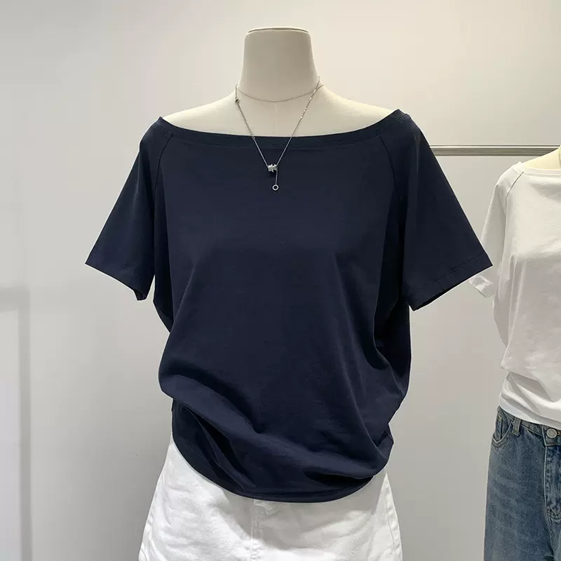 辣妹风一字领斜肩上衣女夏季2026新款小众漏锁骨宽松短袖白色T恤