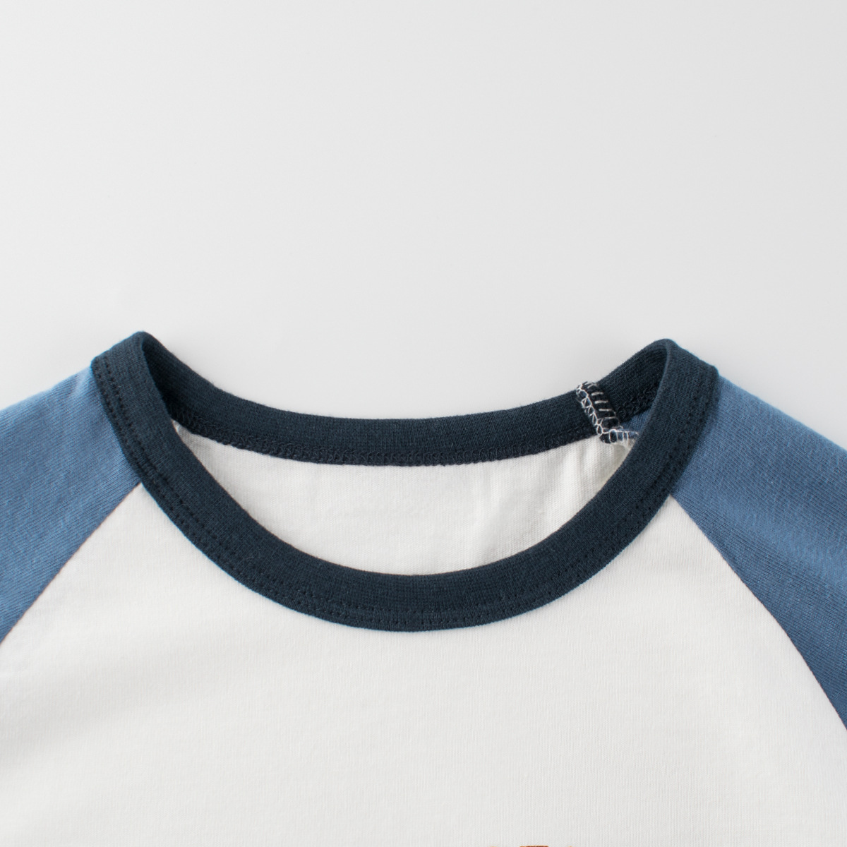 27 niños ropa de niños de comercio exterior Camiseta de manga larga para niños 2023 otoño nueva camisa de fondo para niños ropa de bebé al por mayor