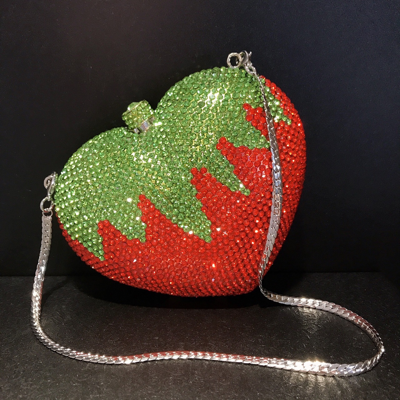 Túi clutch nữ hình trái tim quả dâu tây đính đá pha lê phong cách châu Âu — Màu đỏ