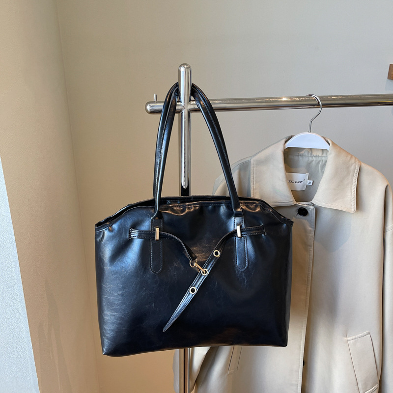 Bolso de mujer nuevo bolso de brazo de gran capacidad bolso especial de nicho de diseño retro moda 2024 bolso de hombro de mujer