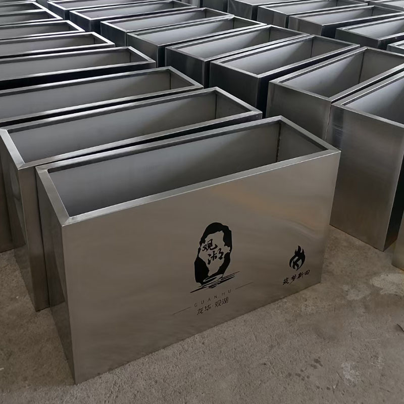 Personalizado al aire libre caja de flores de acero inoxidable cerca al aire libre colocado calle canal de flores rectangular maceta de ventas cama de flores cuadrada