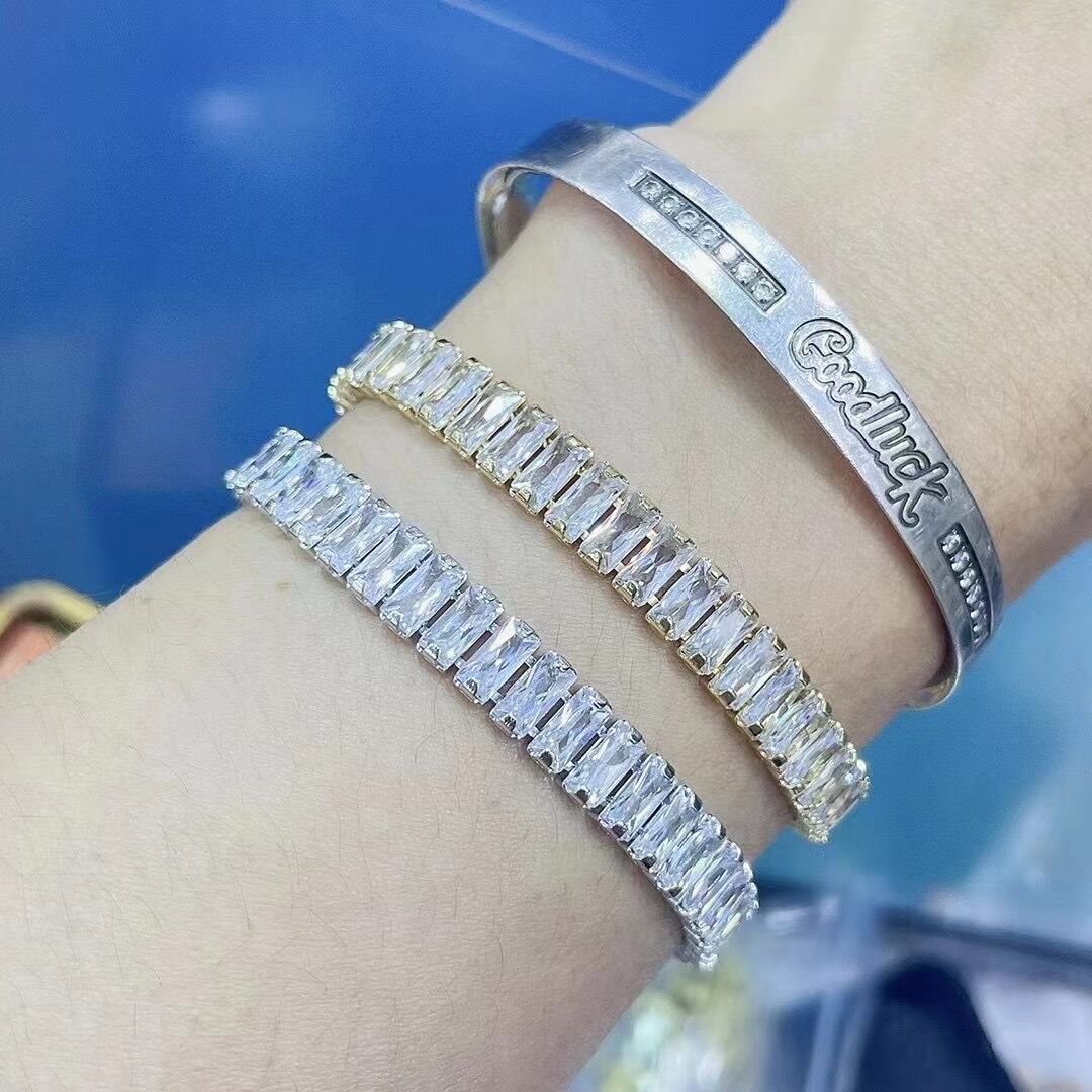 Neues Spleißen Quadratischer Zirkonfarbener Diamant Einziehbares Verstellbares Kupferarmband display picture 4