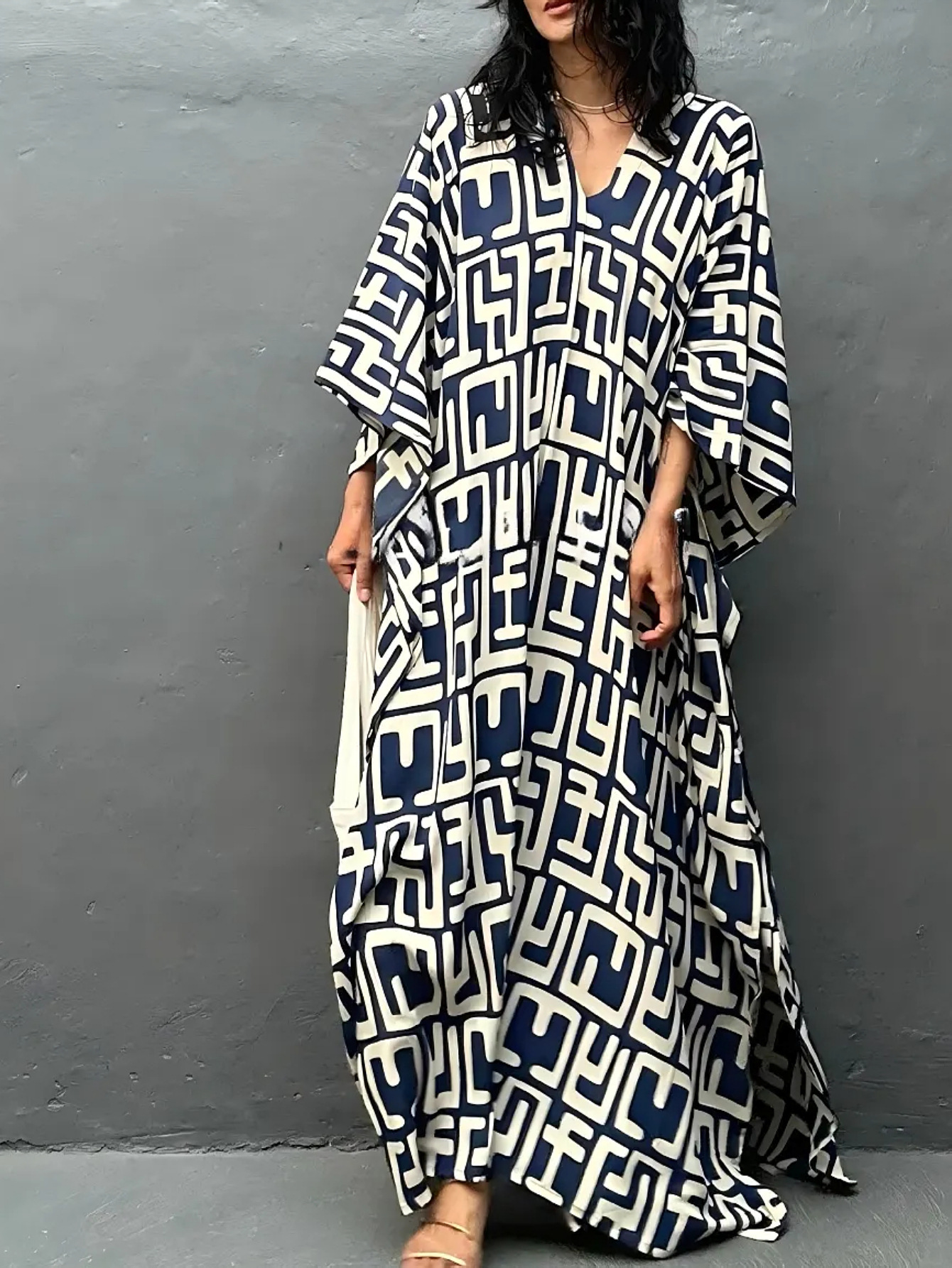 Europa y América transfronterizas nuevas camisas de playa de algodón impresa de cuello v suelta de vacaciones de protección solar vestido largo bañador camisa