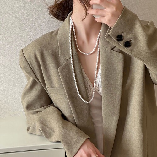 Long round high-gloss pearl necklace, light luxury and high-end sweater chain for women, stacked French clavicle chain, temperament accessories