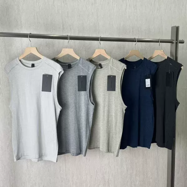 Simple, sporty style men's loose-fitting round-neck quick-drying tank top for outdoor running and fitness, sleeveless, thin sweat vest