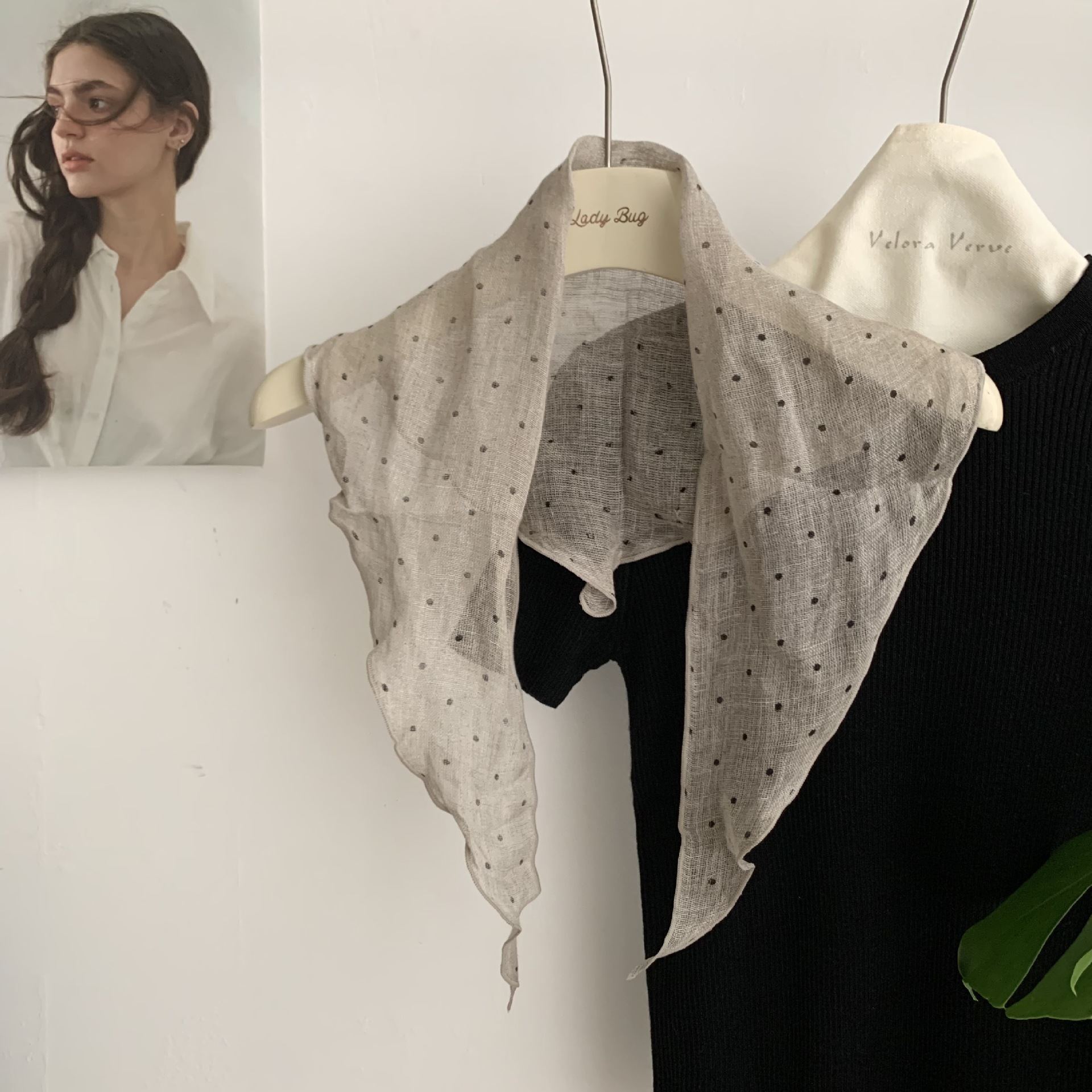 SKU- 08m가지 색상의 작은 점