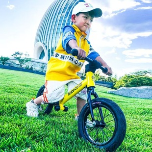 Children's Balance Car Without Pedals Scooter 2-8 Years Old Male and Female Competition Scooter Baby Light Pedal Scooter