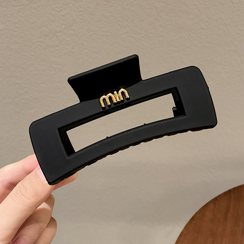 黒い髪のクリップの大きいサイズのシンプルなアルファベットのminヘアピンの女性の高級感の後頭部の髪のサメのクリップの頭飾り1