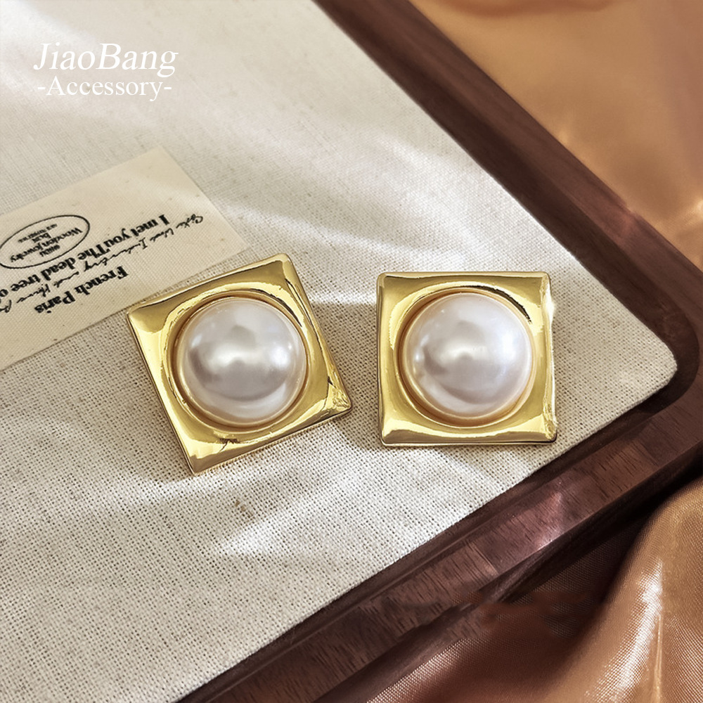 Pendientes de perlas grandes cuadrados simples con aguja de plata Pendientes de diseño exagerado de personalidad femenina Pendientes elegantes de alta gama al por mayor