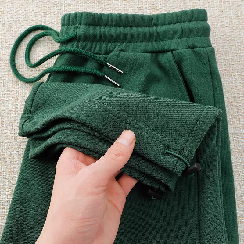 The Elegant Dark Green Color Highlights Your Complexion! 280g Heavyweight Large Looped Fabric Straight-Leg Pants with Loose Drawstring Cuffs, Suitable for Spring, Summer, and Autumn The Elegant Dark Green Color Highlights Your Complexion! 280g Heavyweight Large Looped Fabric Straight-Leg Pants with Loose Drawstring Cuffs, Suitable for Spring, Summer, and Autumn