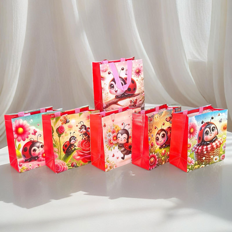 Cross-Border Cute Seven-Star Ladybug Non-Woven Handbag Ins Cartoon Shopping Gift Bag Gift Gift Packaging Bag