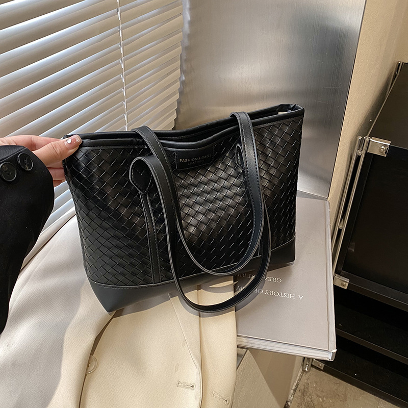 Bolsas de alta capacidad de transporte 2024 nuevas bolsas de mujer, bolsas de hombro casuales, bolsas populares