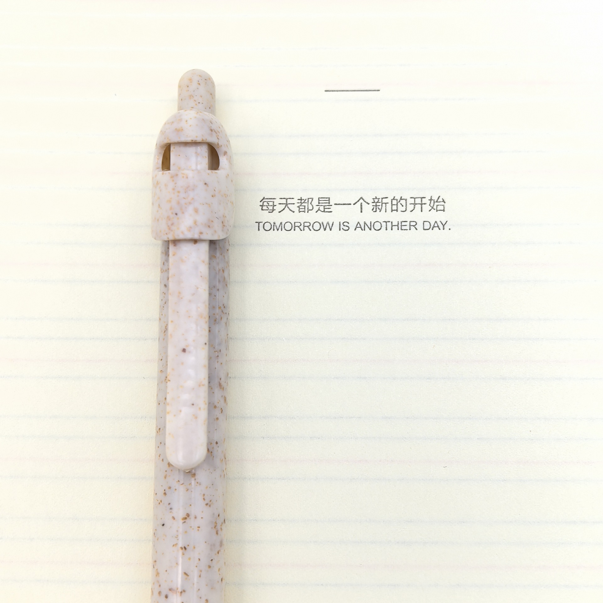 Nuevo material de paja Caballero pluma publicitaria Caballero máscara de modelado bolígrafo de palma verde pluma de trigo al por mayor