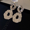 Silver silver needle, fashionable metal design earrings, wide color palette, simple and elegant design, trend of season