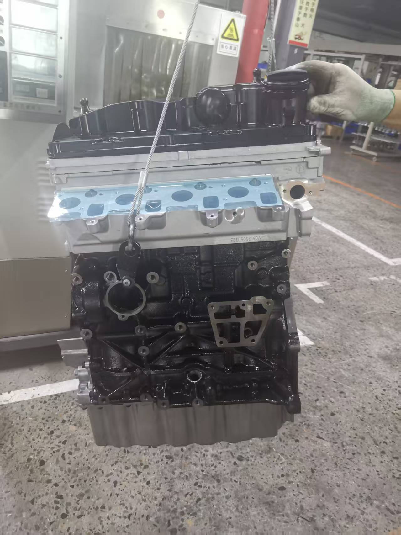 The car engine is suitable for Volkswagen passenger car CLS