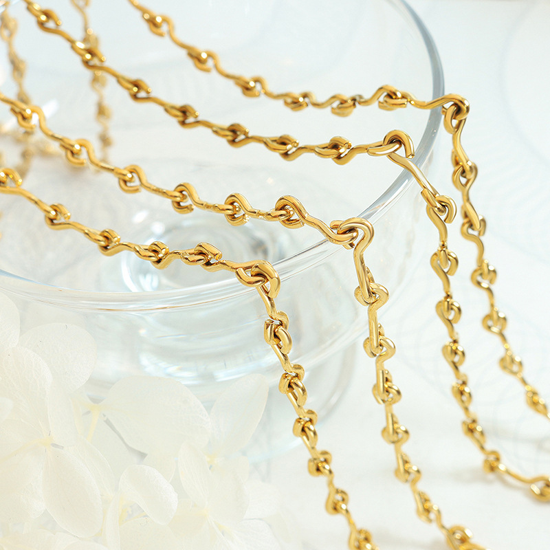 Europeo y americano oro pesado exagerado collar luz lujo gancho costura personalidad collar metal traje no decoloración pulsera de moda