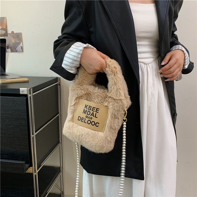 2023 New Winter, Autumn, Winter Versatile, High end, and Small Crowd Crossbody for Women Plush Bucket Chain Bag_voghion.com