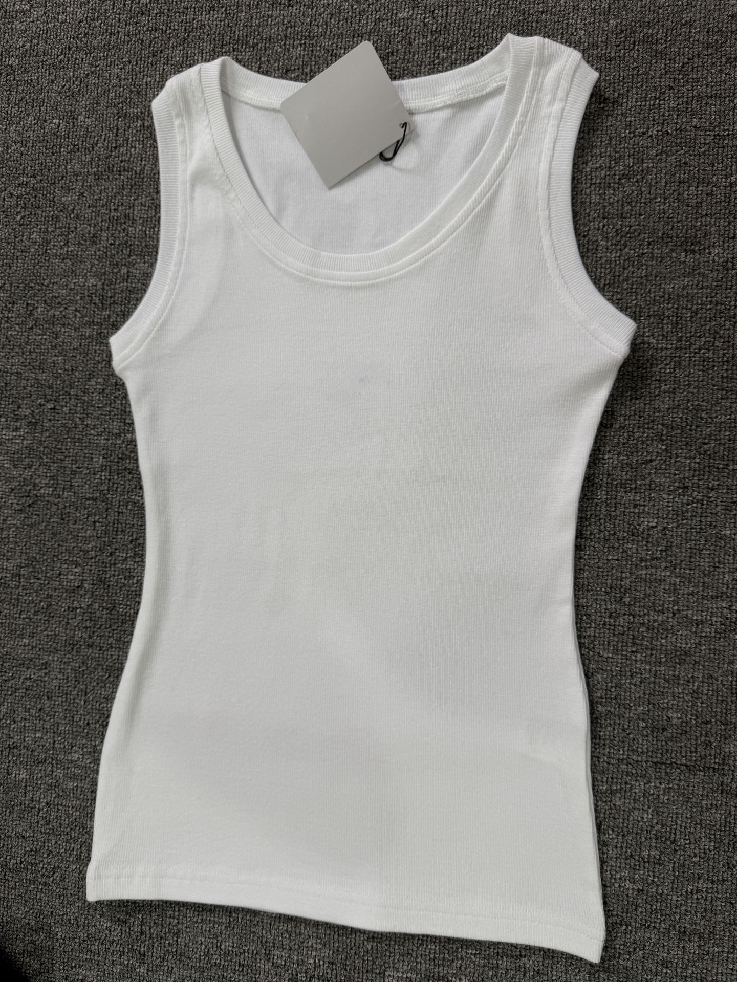 Threaded Embroidery Logo Round Neck Tank Top for Women, Slimming Inner Wear T-Shirt, Sleeveless Camisole, Versatile Base Top, New Style 25