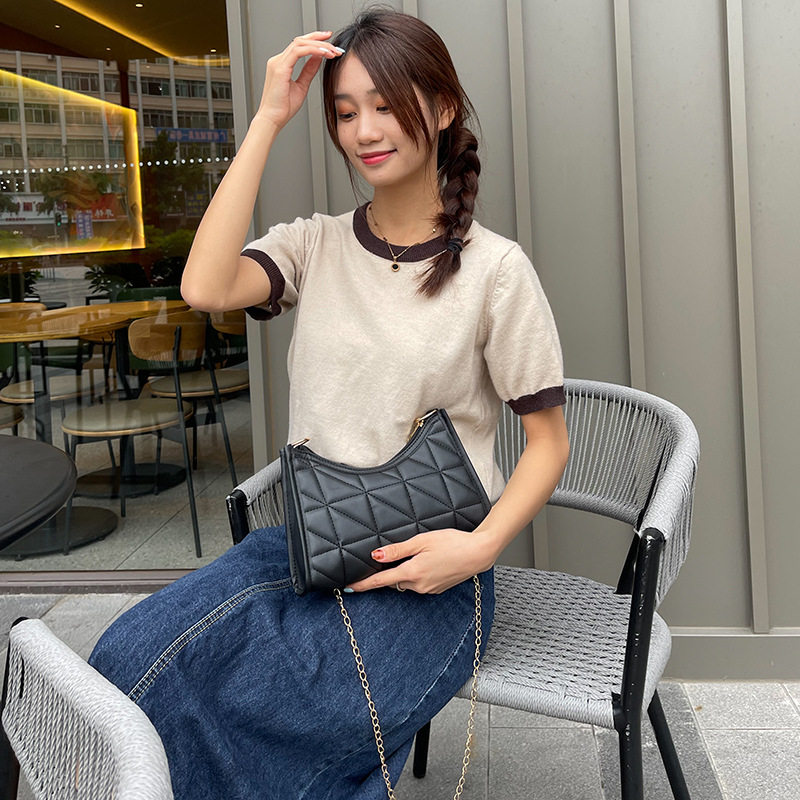 Fashion Solid Color Embroidery Square Zipper Underarm Bag display picture 1