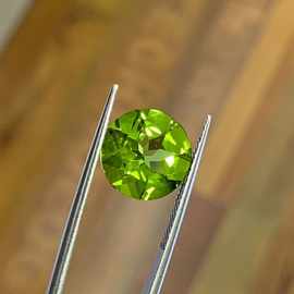 天然橄榄石裸石绿色清新圆形火彩好可镶嵌戒指吊坠项链等