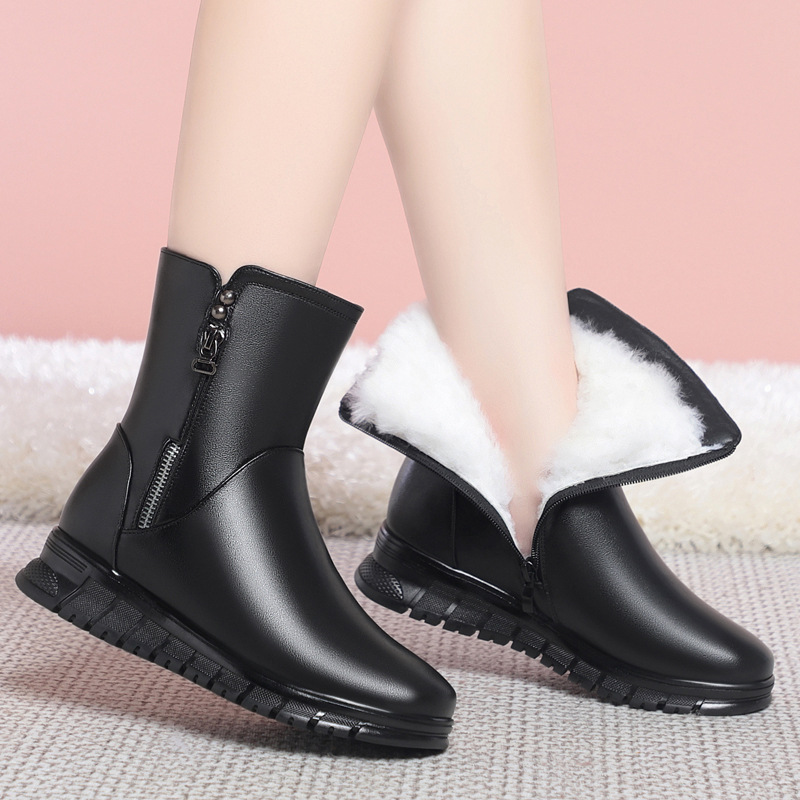 中老年妈妈短靴女士冬加绒皮鞋中筒靴软皮羊毛防滑雪地靴大棉靴子