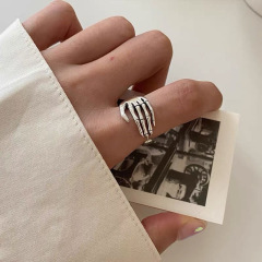Minimalist palm ring with a cool, sophisticated skull dark streetwear Instagram style ring for men and women, retro finger ring accessory