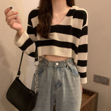 2025秋季新款韩版设计感小众V领条纹长袖针织衫潮洋气短款上衣女