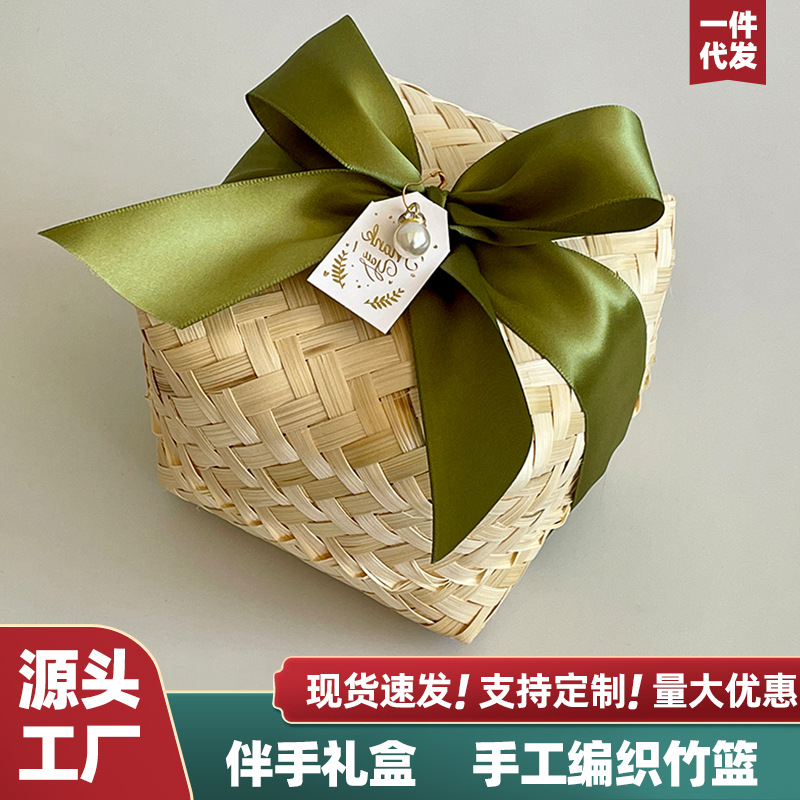 Hand-woven basket gift box, bamboo basket with lid, woven storage box, rattan gift box, square souvenir bamboo basket
